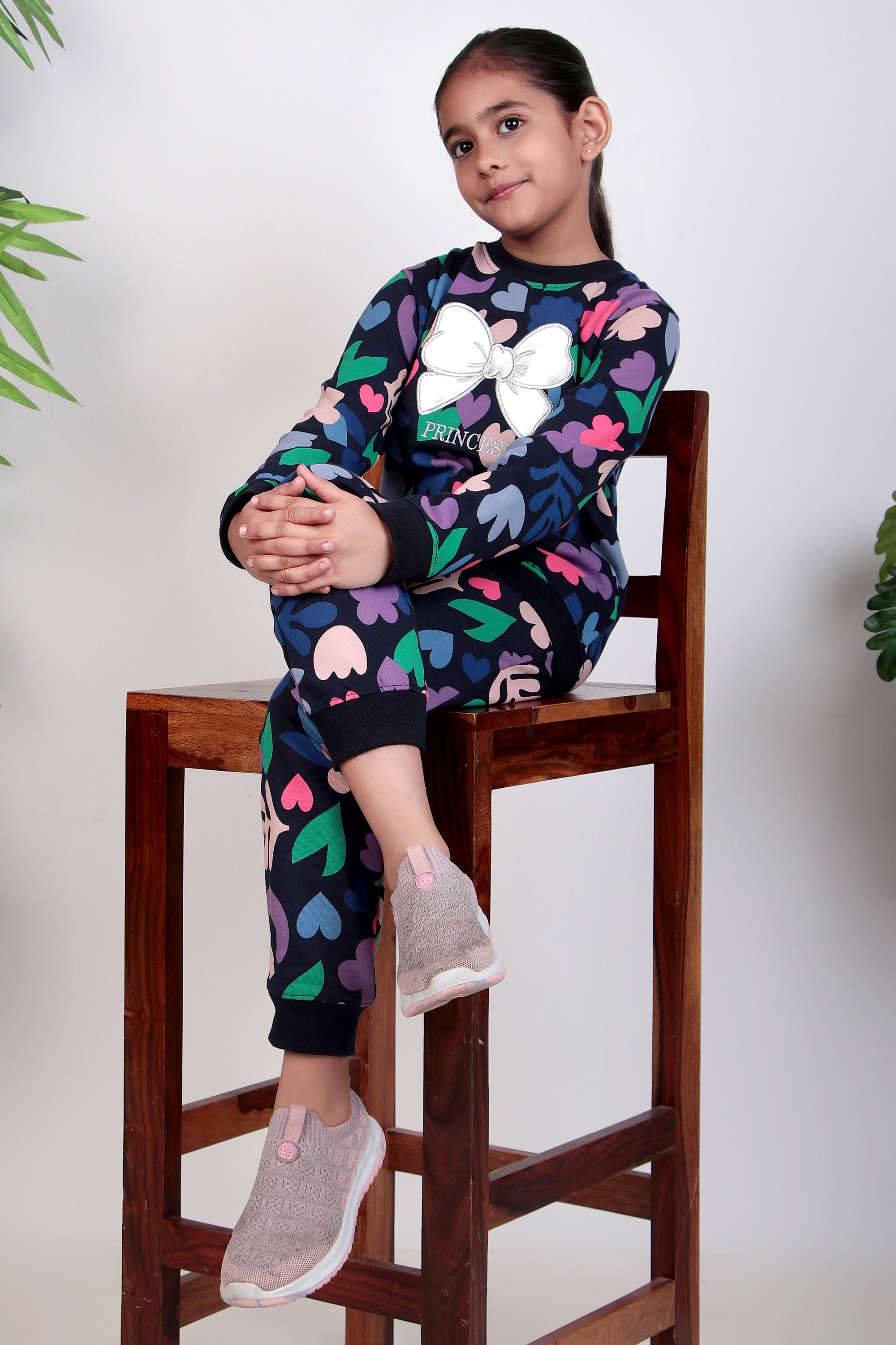 Girls printed tracksuit for winter with bow embroidery