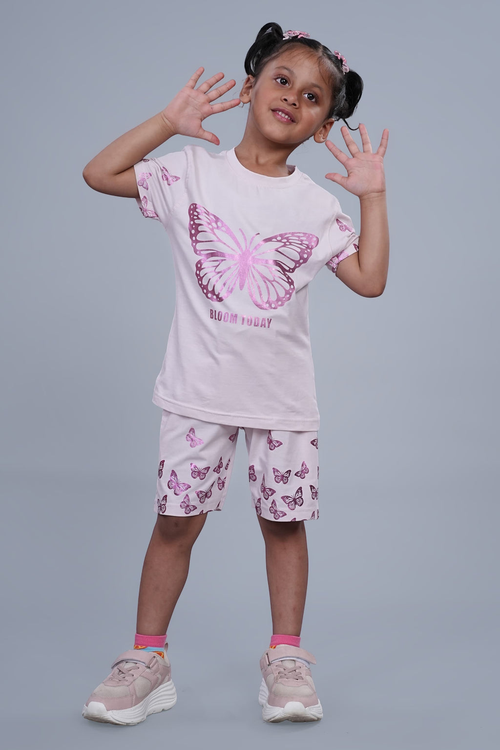 Girls Foil Printed co-ord set with half sleeves top and shorts light pink colour