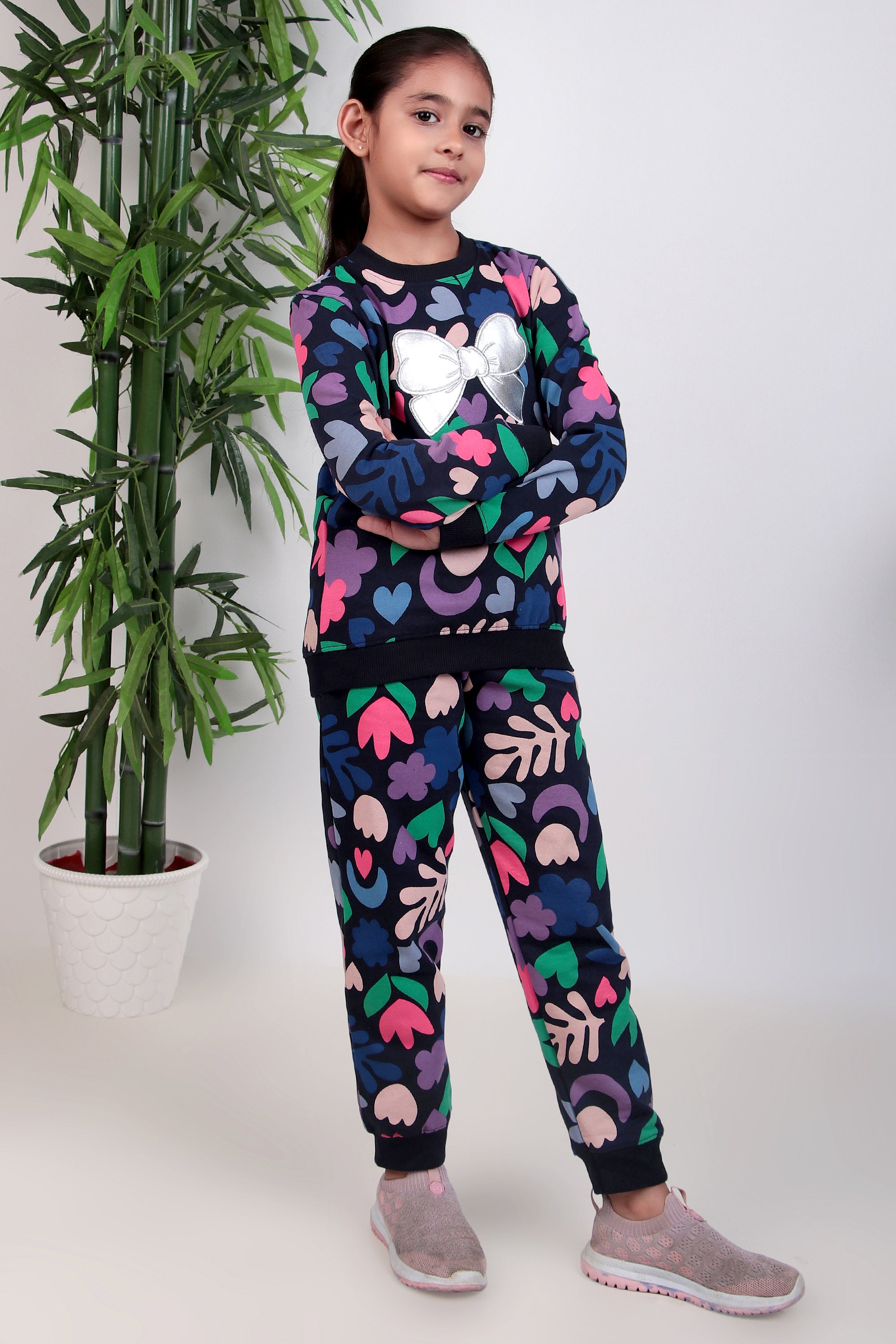 Girls printed tracksuit for winter with bow embroidery