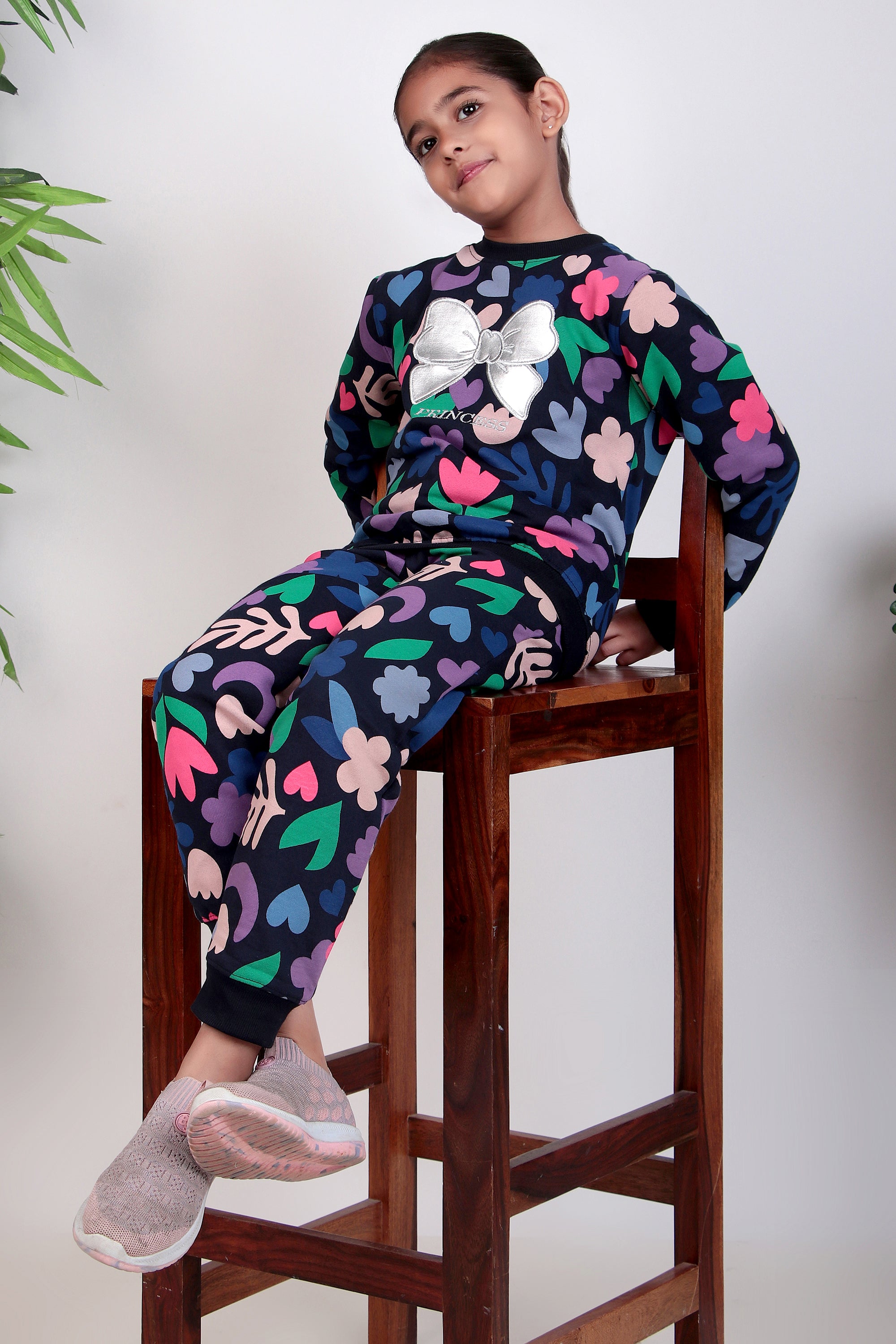 Girls printed tracksuit for winter with bow embroidery