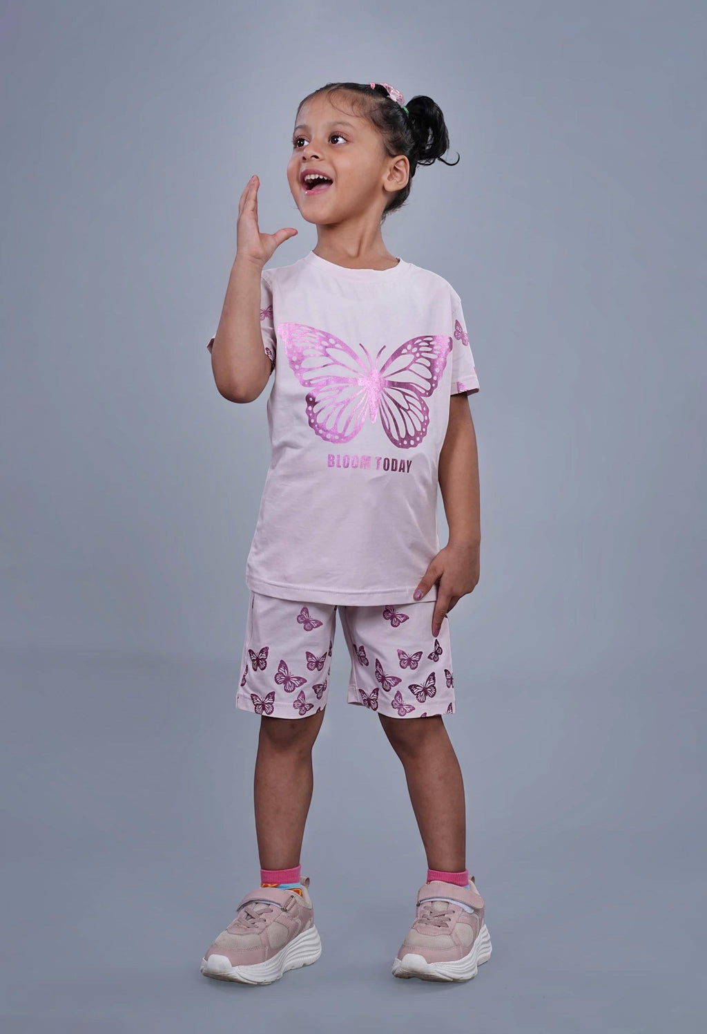 Girls Foil Printed co-ord set with half sleeves top and shorts light pink colour